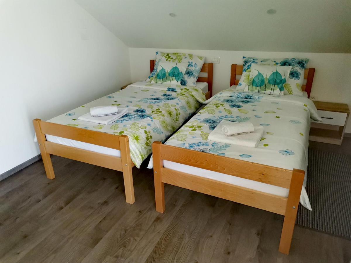 Apartmani "Marina" Otočac Zewnętrze zdjęcie