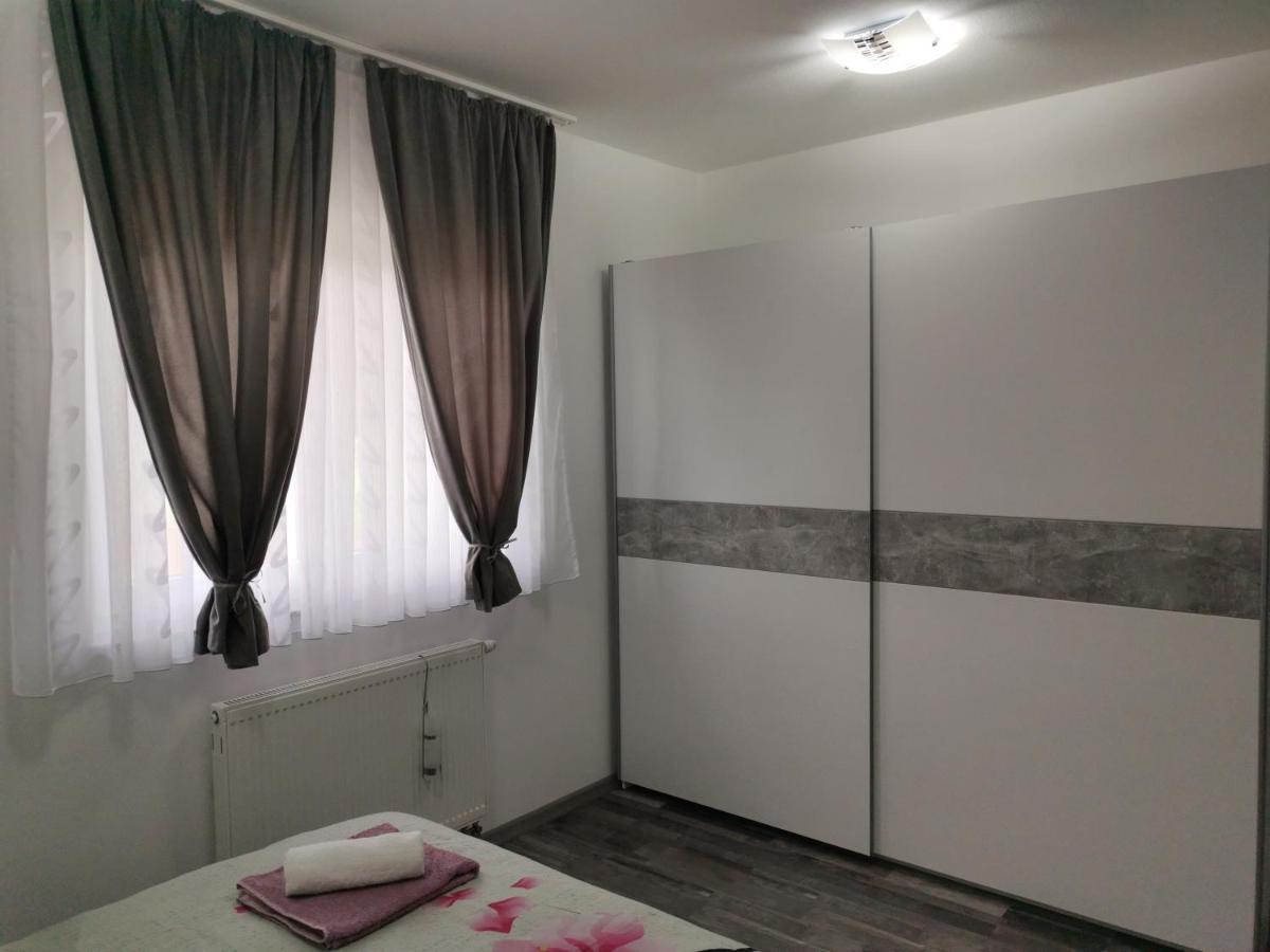 Apartmani "Marina" Otočac Zewnętrze zdjęcie