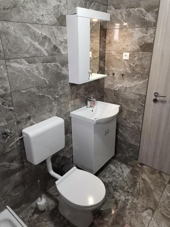 Apartmani "Marina" Otočac Zewnętrze zdjęcie