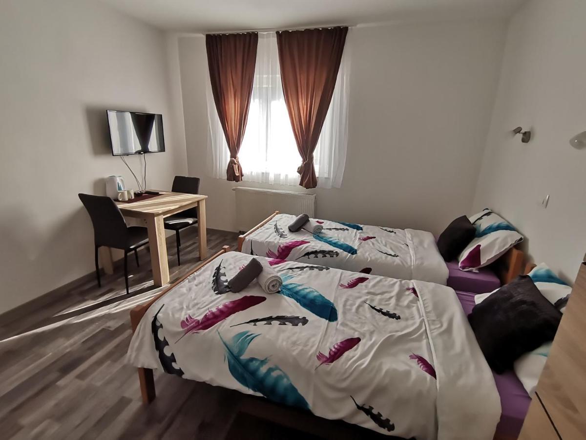 Apartmani "Marina" Otočac Zewnętrze zdjęcie