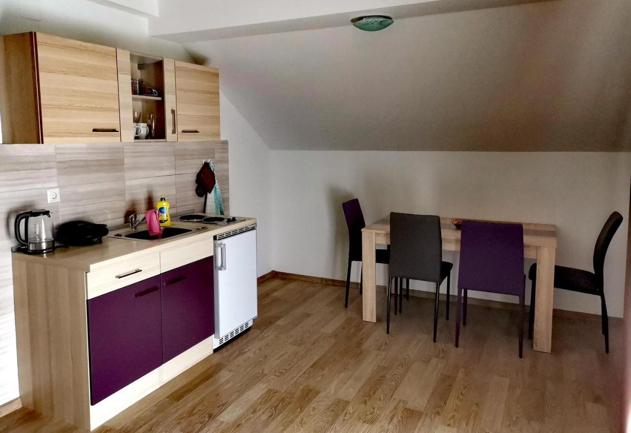 Apartmani "Marina" Otočac Zewnętrze zdjęcie