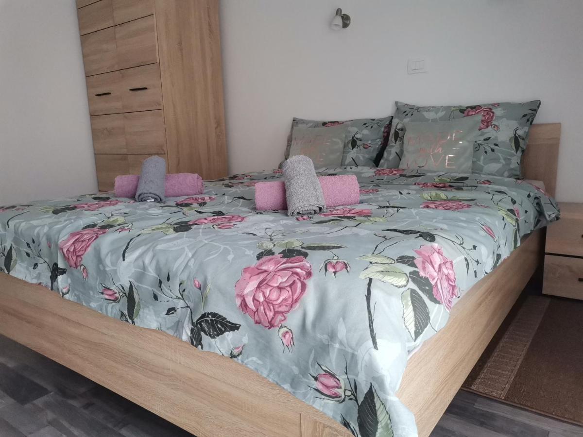 Apartmani "Marina" Otočac Zewnętrze zdjęcie