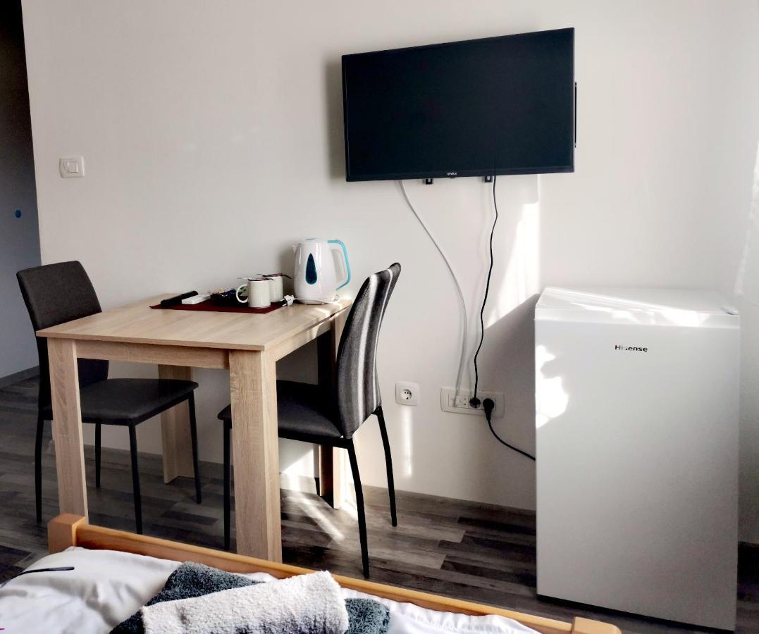 Apartmani "Marina" Otočac Zewnętrze zdjęcie