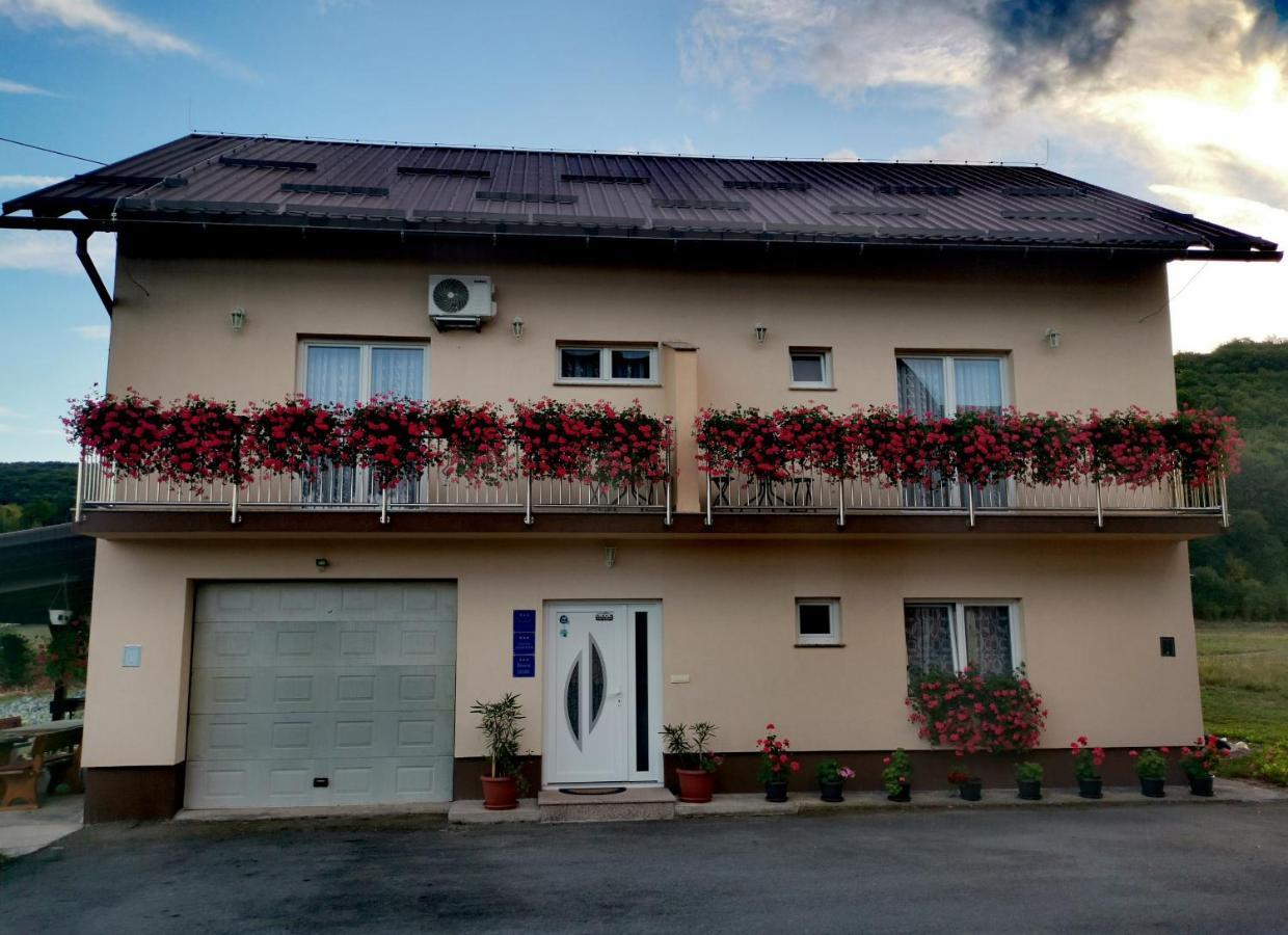 Apartmani "Marina" Otočac Zewnętrze zdjęcie